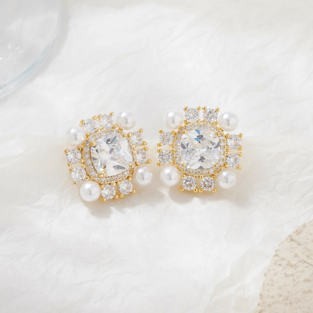 铜合金耳饰 小香风气质白色轻奢时尚百搭复古精致耳环PT0510