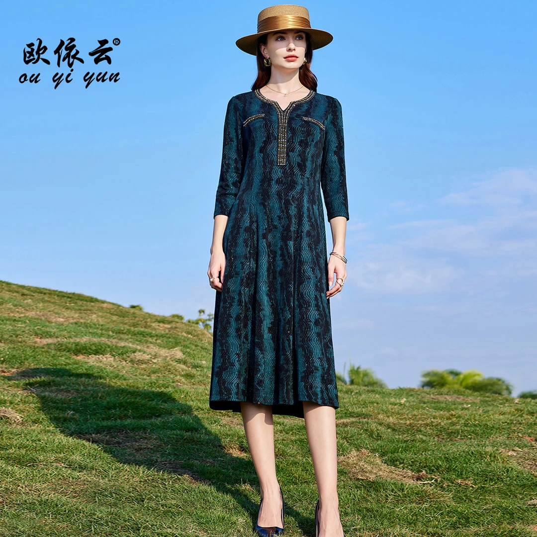 50827欧依云中年妈妈收腰连衣裙显瘦春装2025新款洋气减龄修身大