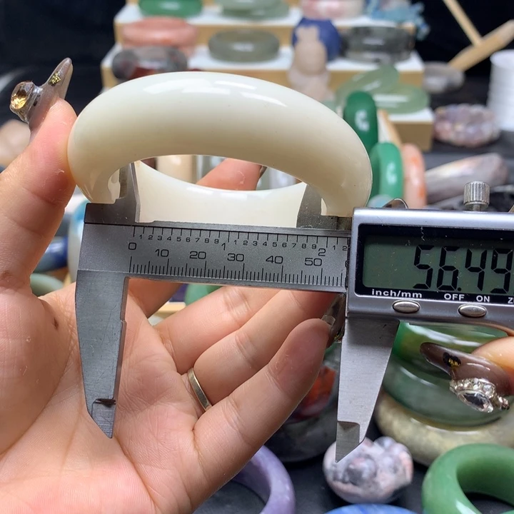 未镶嵌手镯石英质玉