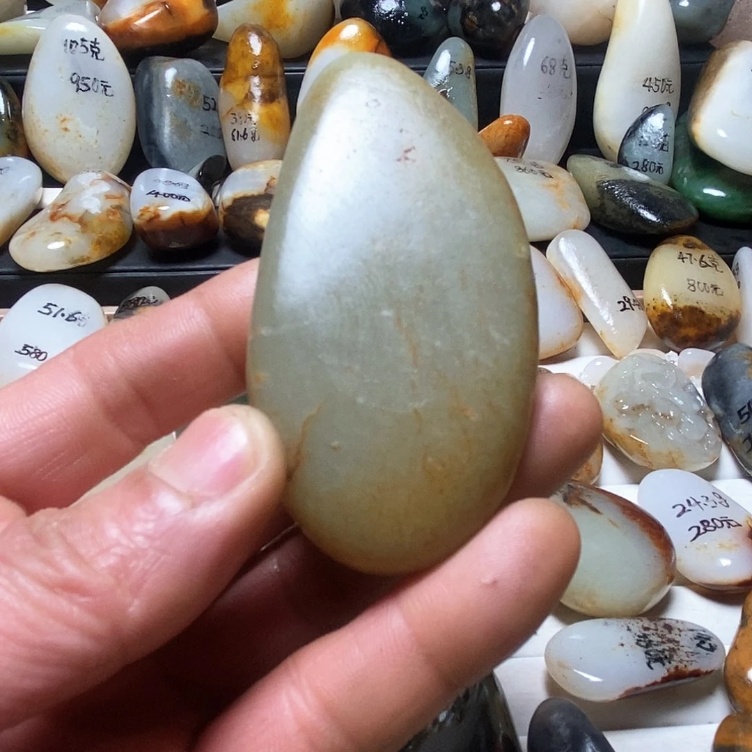 和田玉颈饰未镶嵌手把件