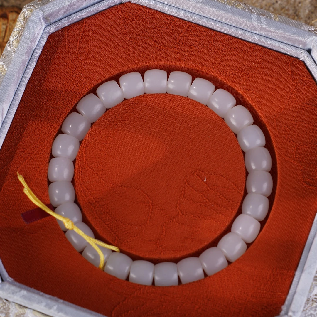 ZW2936二十世纪和田玉桶珠手串