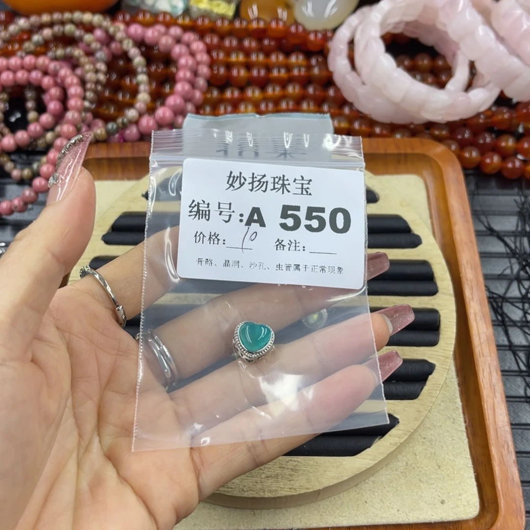 硅化珊瑚（珊瑚玉）瑕未镶嵌猪*神