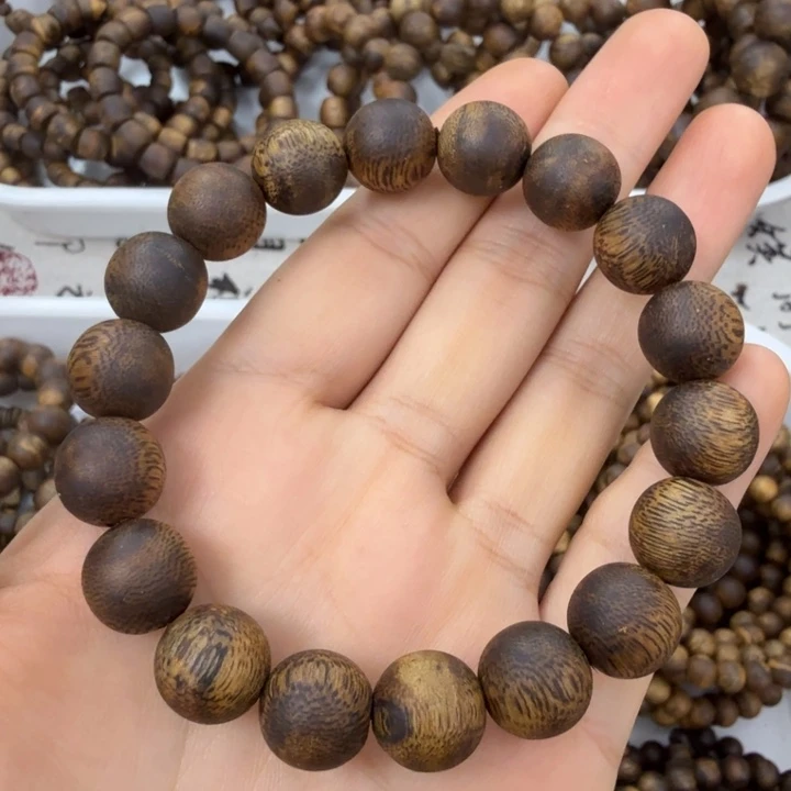 沉香手串绿奇楠一代苗圆珠卡十二单圈