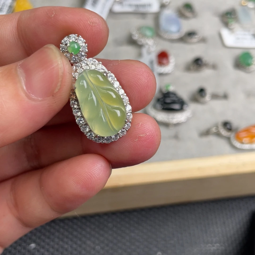 翡翠戒指足银镶嵌