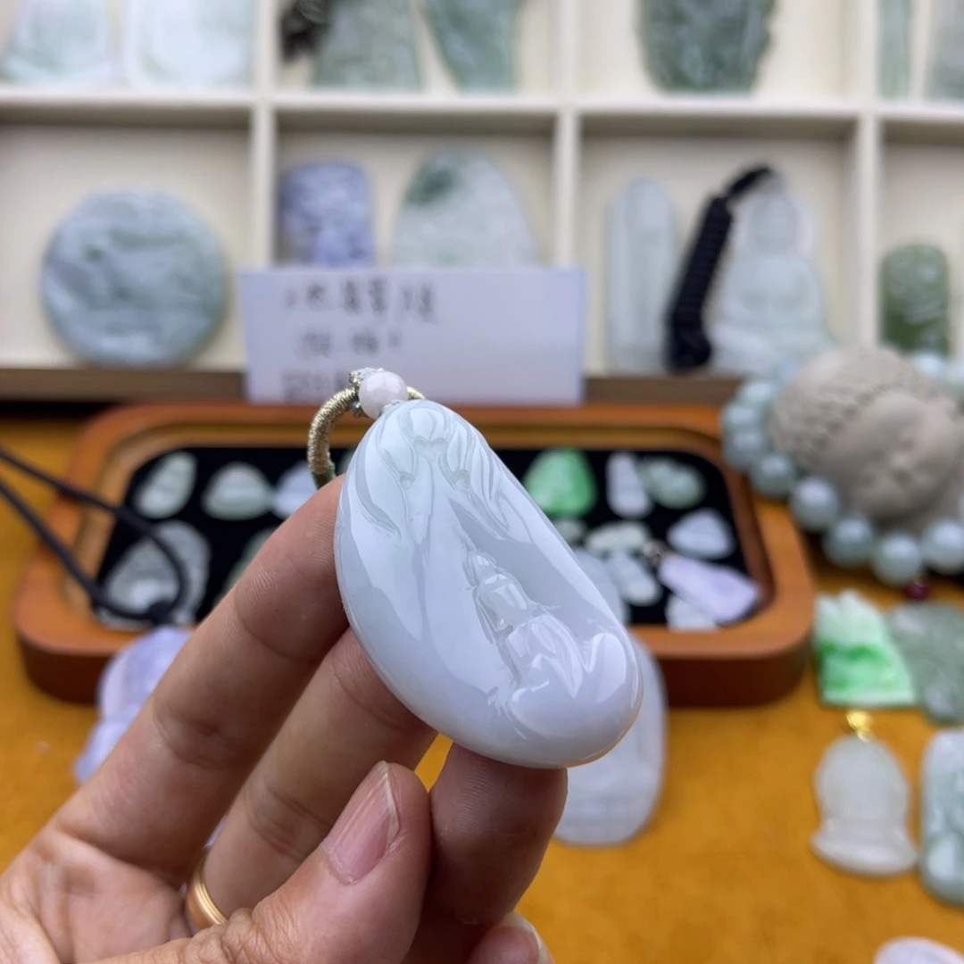 翡翠未镶嵌颈饰悟道