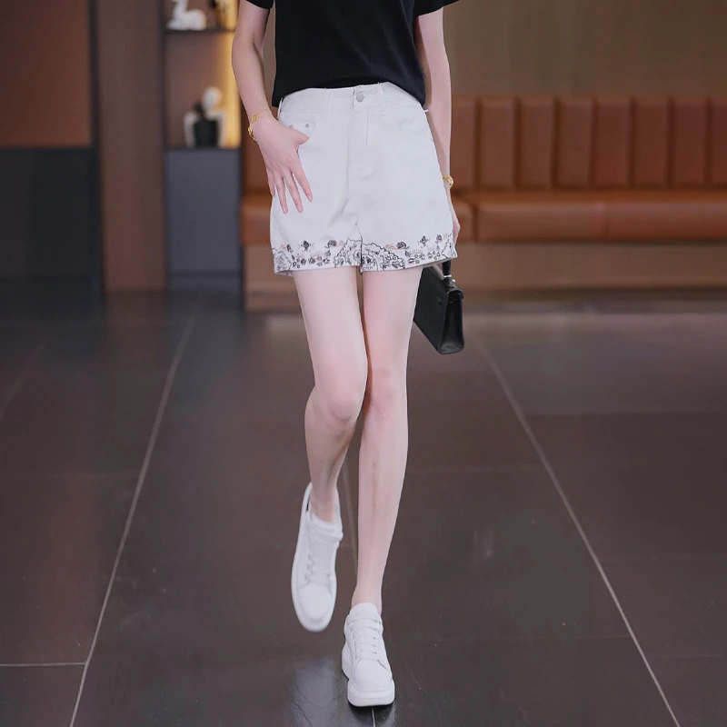 中国风刺绣绣花宽松显瘦2025夏季高腰A字阔腿热裤白色牛仔短裤女
