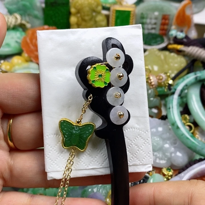 翡翠吊坠(赠链)未镶嵌