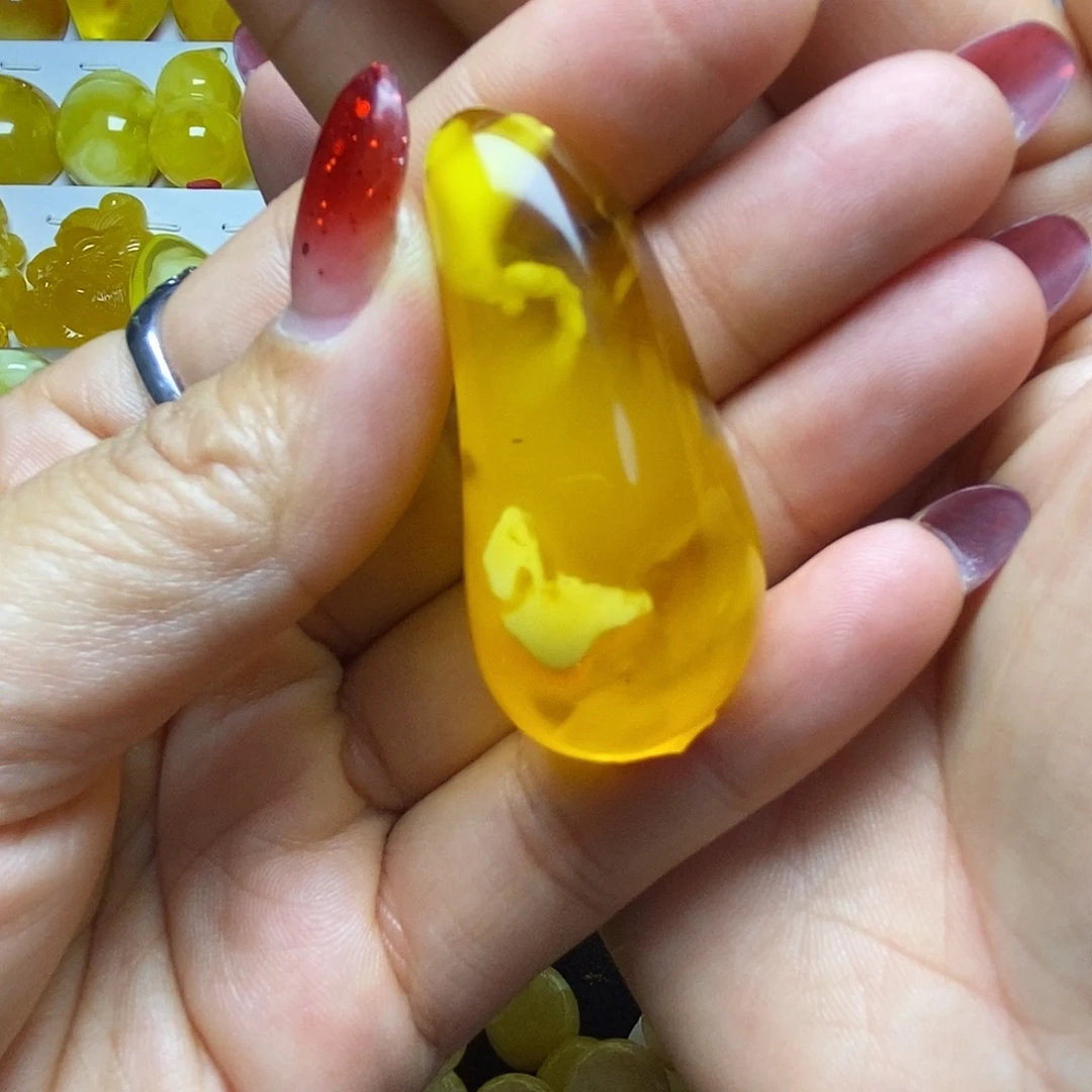 蜜蜡未镶嵌珠宝奇石