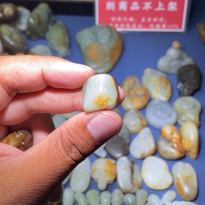 和田玉未镶嵌颈饰蔷**开