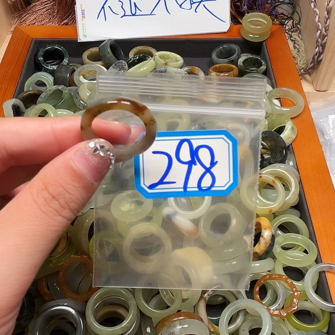 哇***未镶嵌蛇纹石玉珠宝奇石