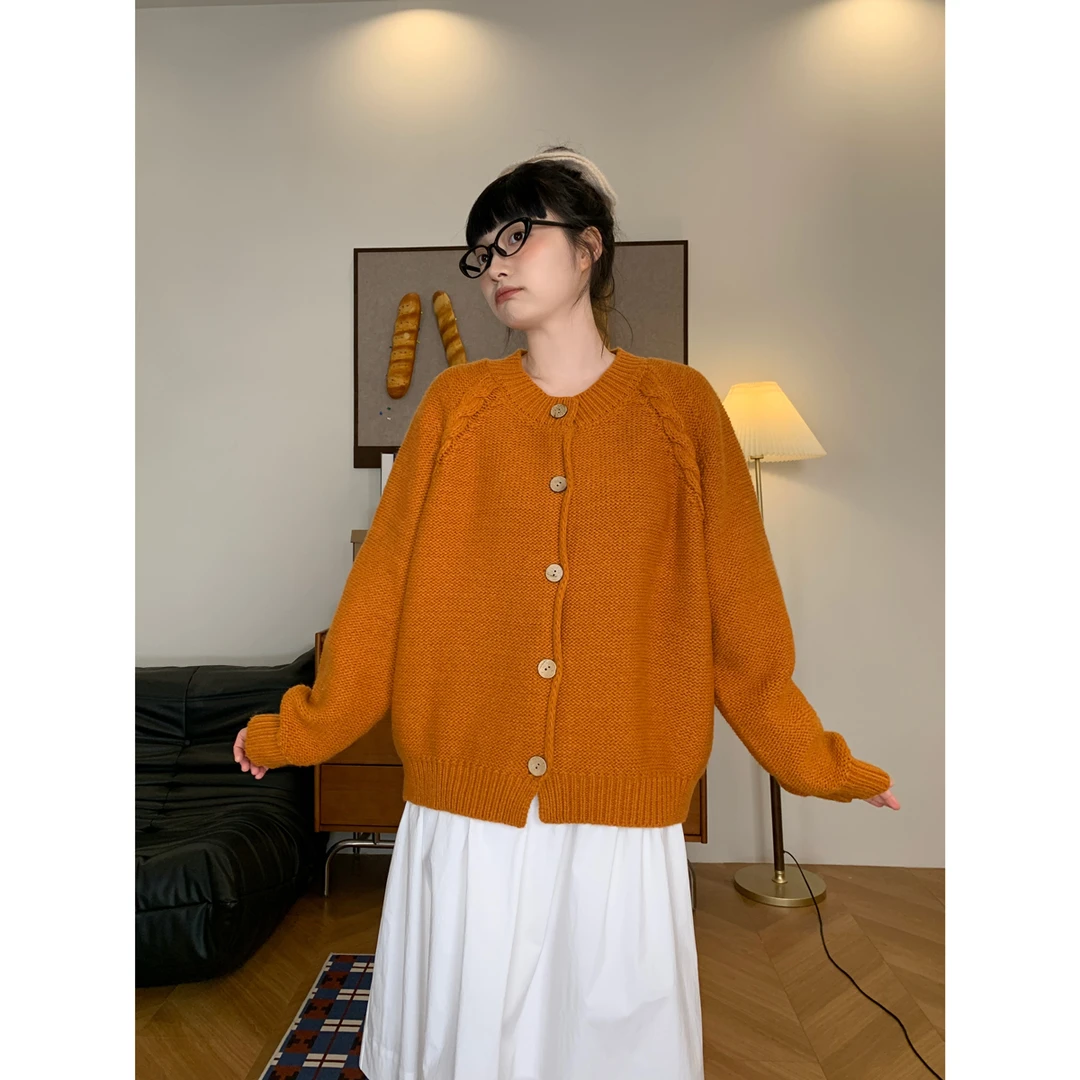 复古南瓜橘显白麻花毛衣外套女韩版秋冬新款宽松显瘦纯色针织开衫