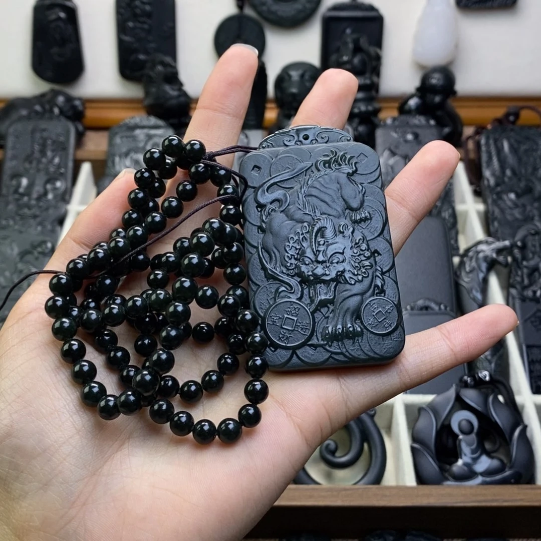 雪***狼和田玉未镶嵌颈饰