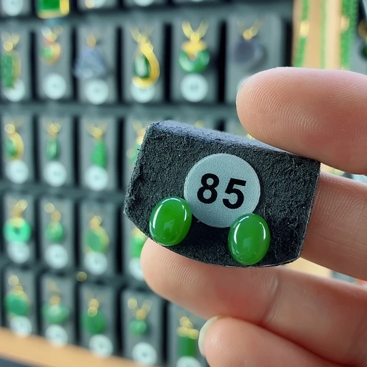 和田玉18K金镶嵌耳饰