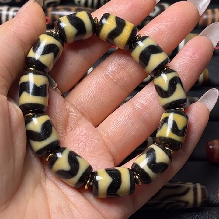 徐***豪玛瑙/玉髓未镶嵌颈饰