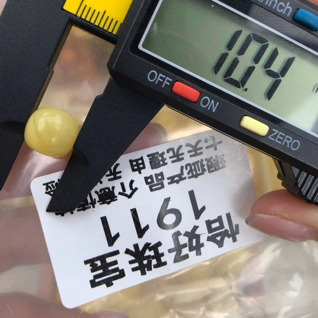 未镶嵌琥珀珠宝奇石