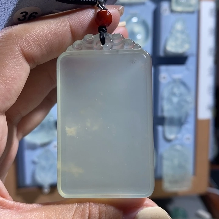 岫玉未镶嵌颈饰吊坠