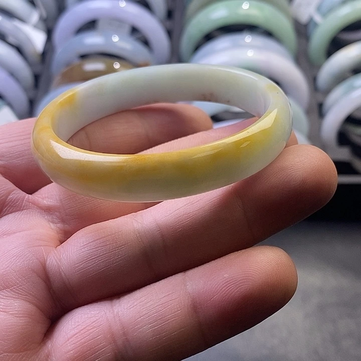 趣***儿翡翠未镶嵌手镯贵妃