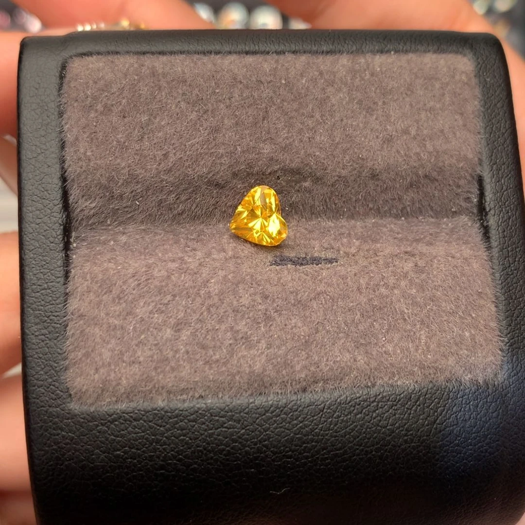 裸石蓝宝石1.52ct金丝雀