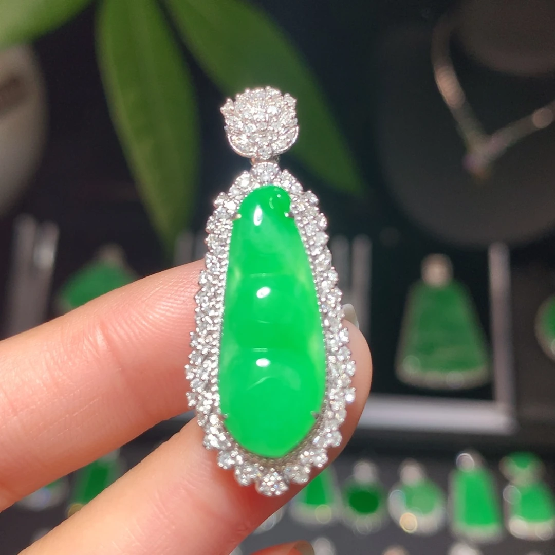 翡翠颈饰18K金镶嵌翡翠