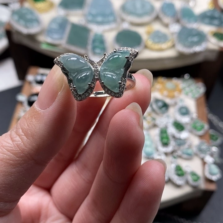 翡翠颈饰未镶嵌翡翠