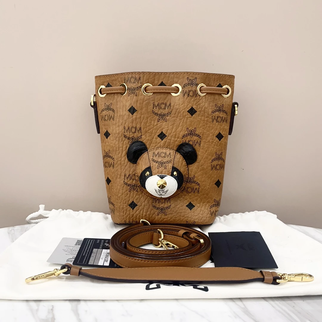 99新 MCM 98新 MCM干邑色熊猫小水桶 约13*19