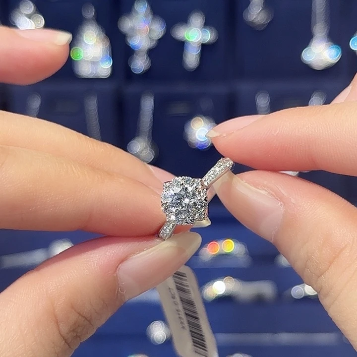 铂Pt950镶嵌颈饰合成钻石