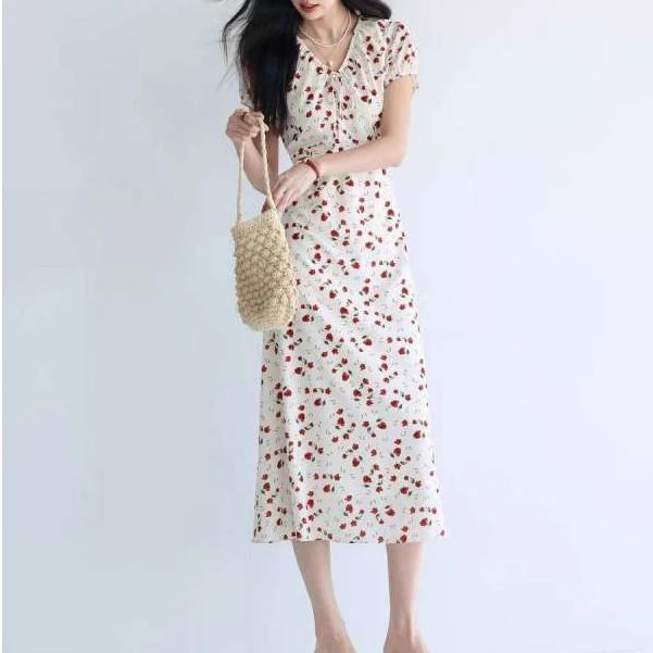 1755【商场同款】伊V领高腰设计红色碎花连衣裙女2025夏季新款