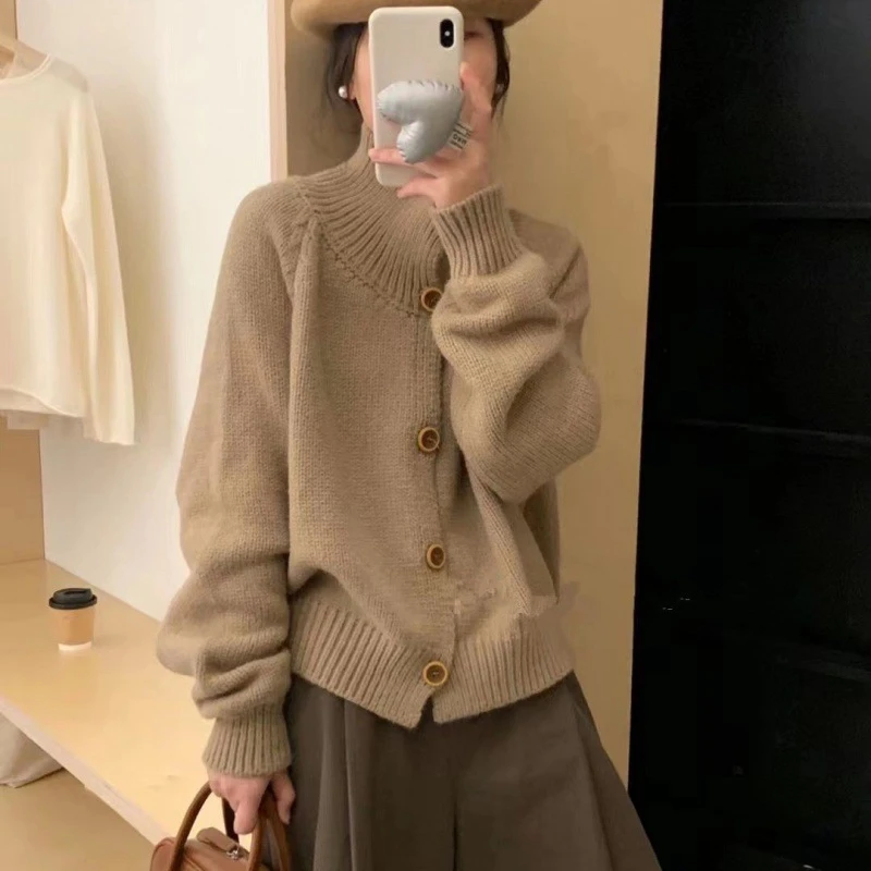 KANING纯色慵懒风立领针织开衫女2025秋冬新款气质单排扣毛衣外套