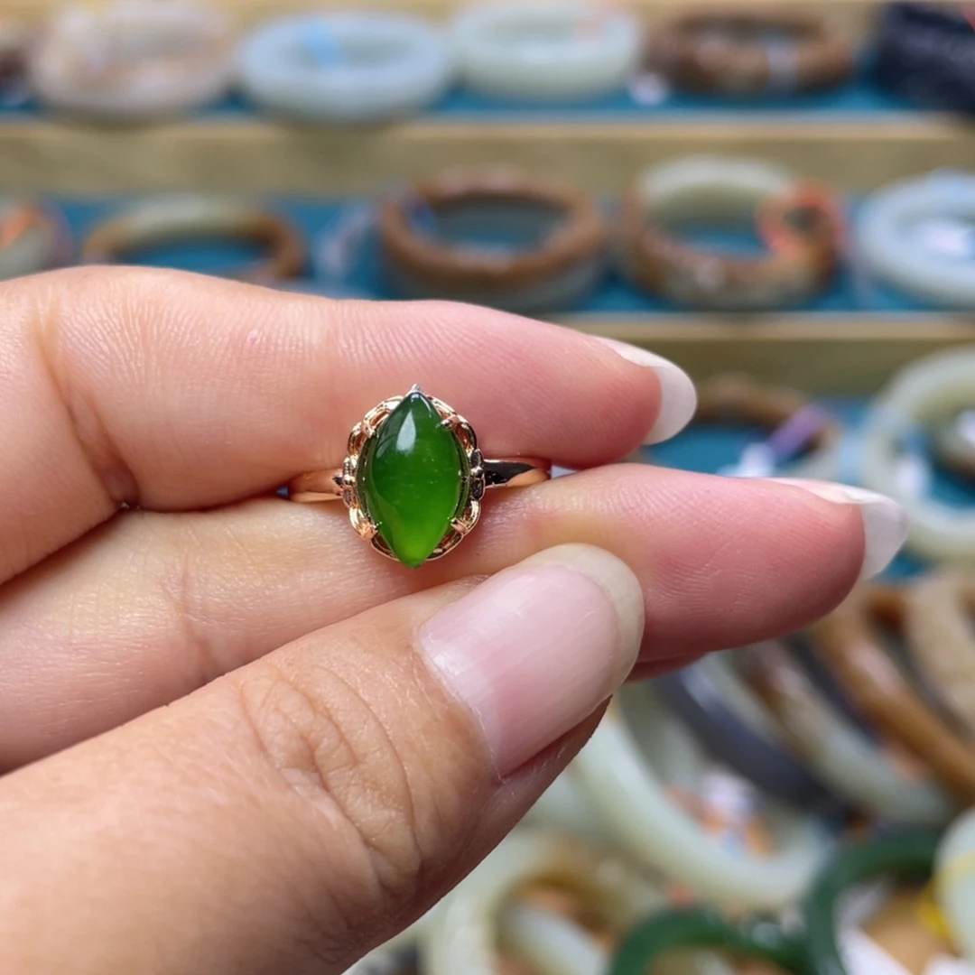 未镶嵌戒指和田玉