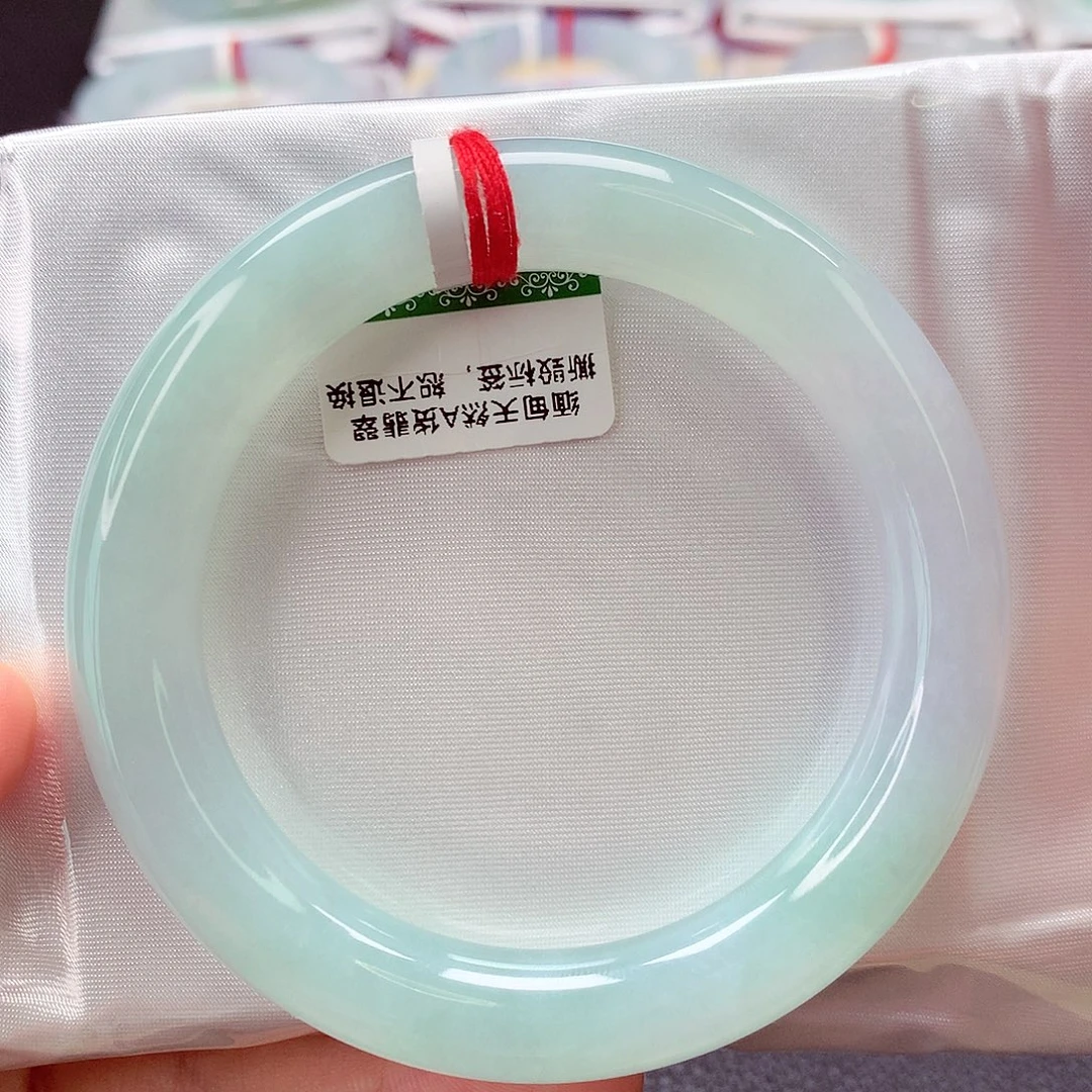 未镶嵌手镯翡翠天然翡翠手镯