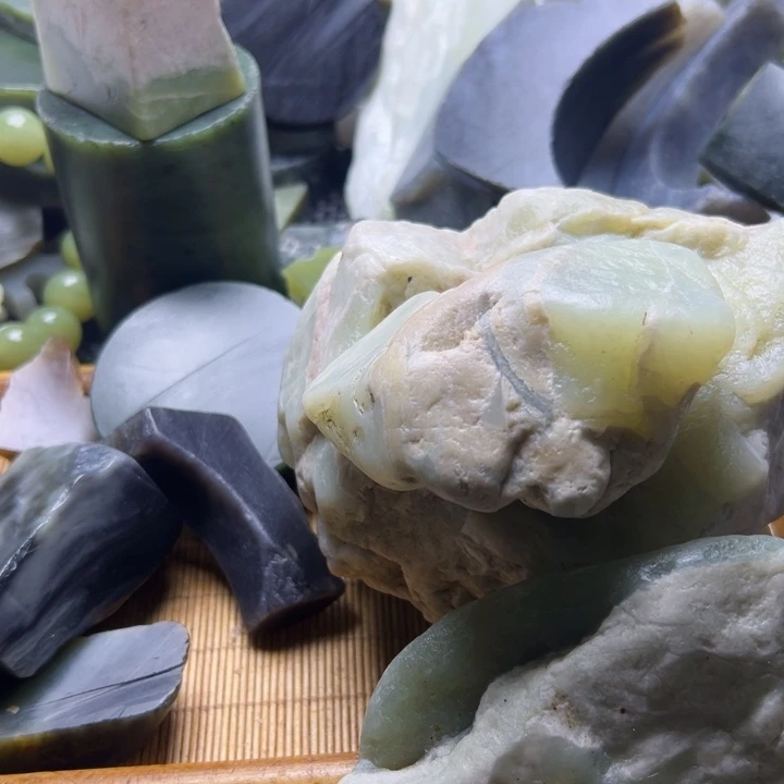 @****和田玉（糖玉）未镶嵌挂件