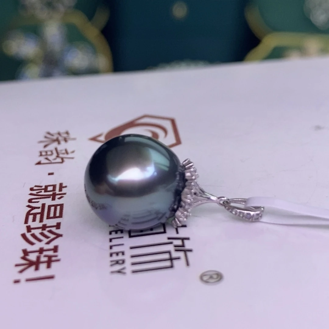 颈饰18K金镶嵌海水珍珠