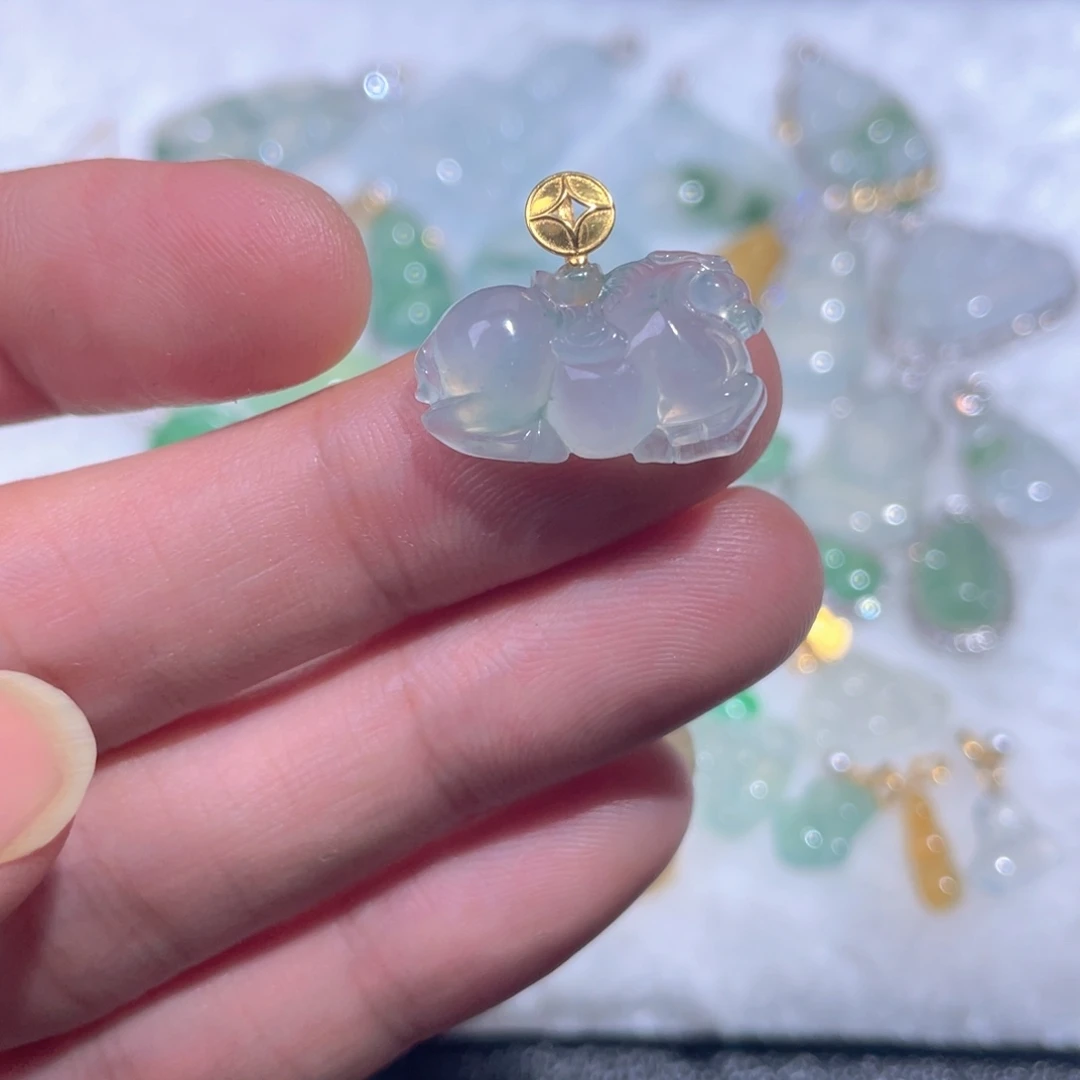 翡翠18K金镶嵌颈饰翡翠