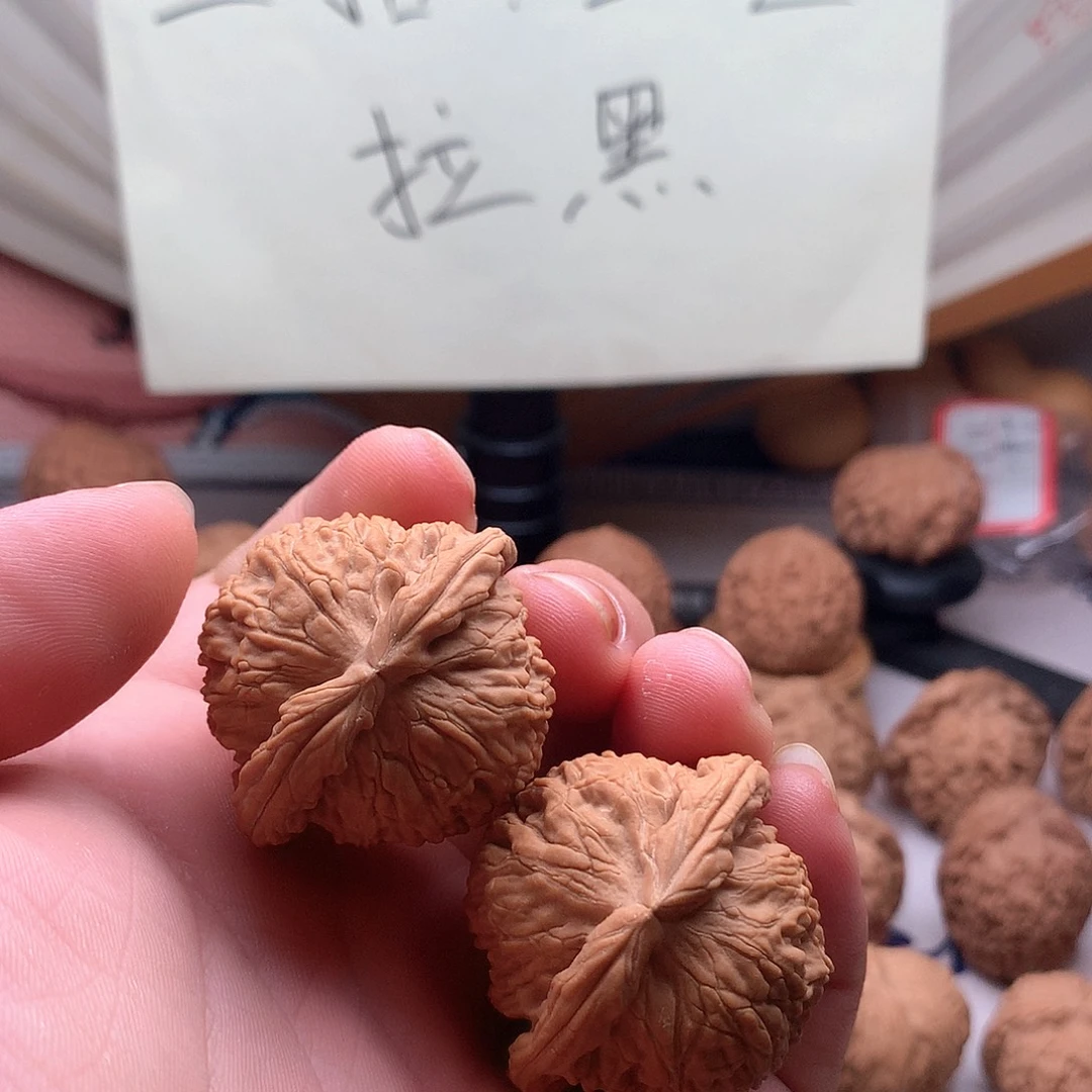 清***年吊坠桃核山地果白狮子尺寸39