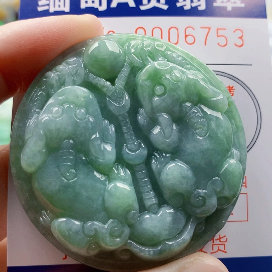 吊坠(不含链)未镶嵌翡翠