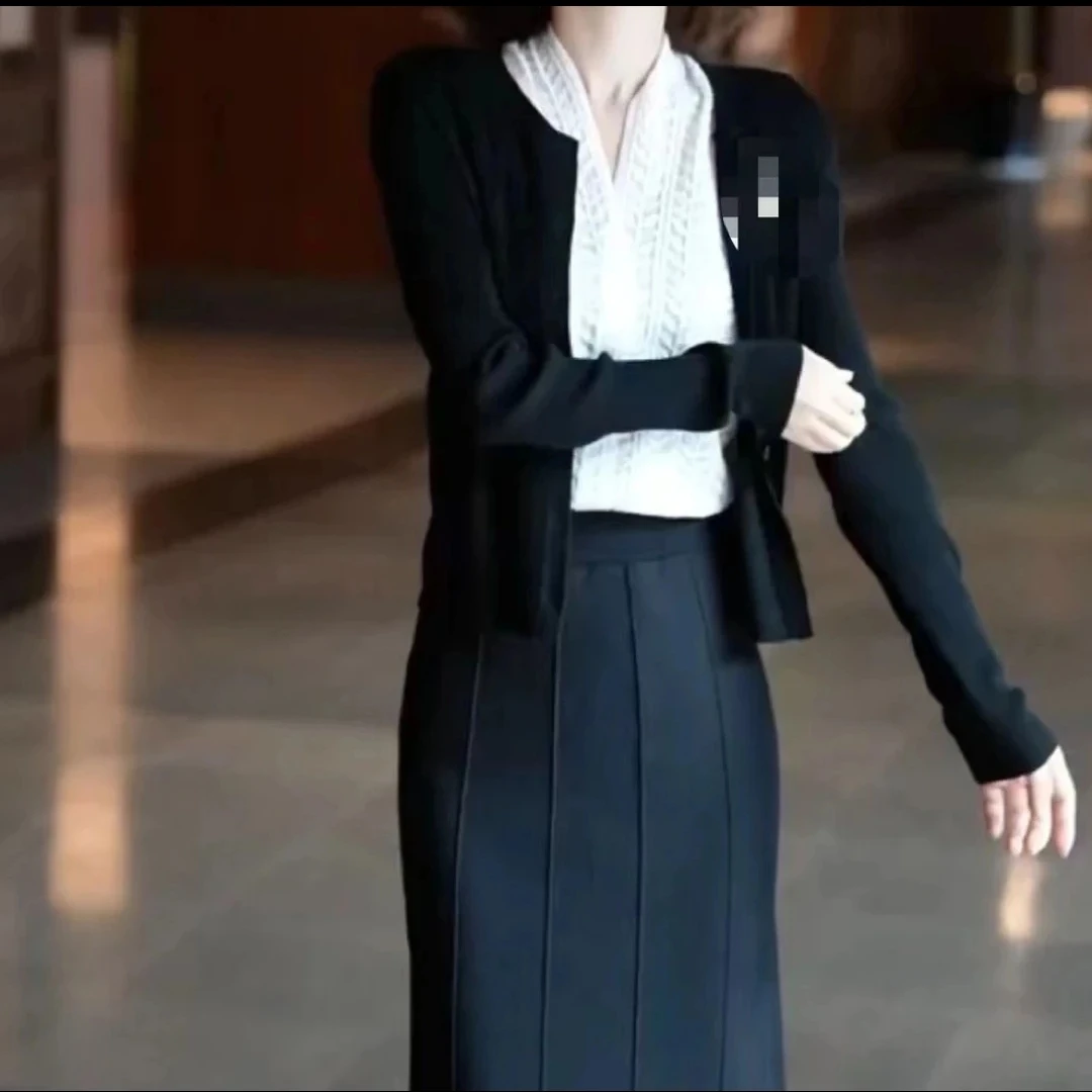 休闲早秋新中式洋气长袖针织开衫搭配白色内搭