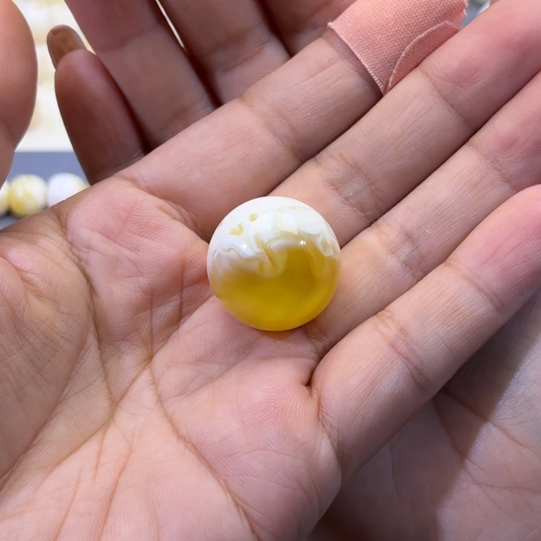 猫***咪琥珀未镶嵌珠宝奇石