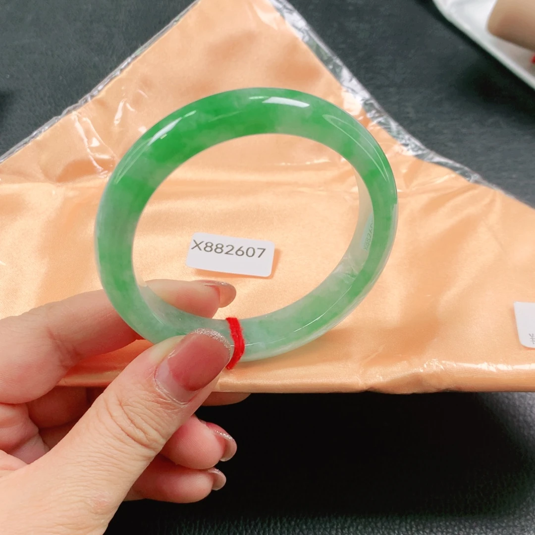 翡翠未镶嵌手镯毕业款03