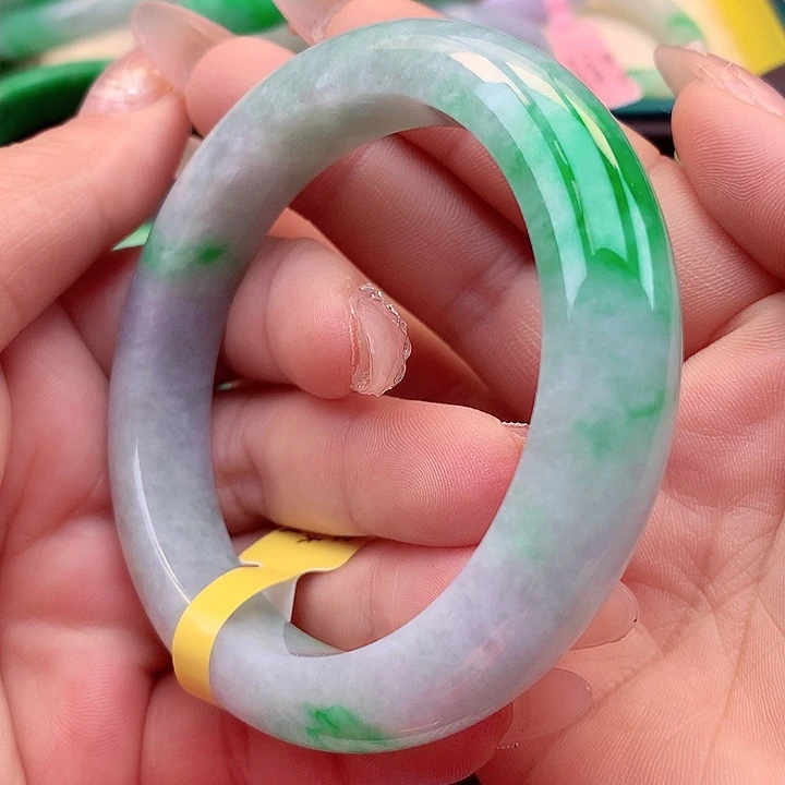 翡翠手镯未镶嵌翡翠手镯