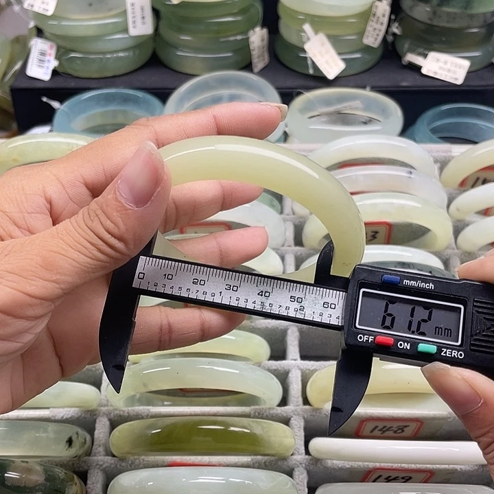 蛇纹石玉未镶嵌手镯146