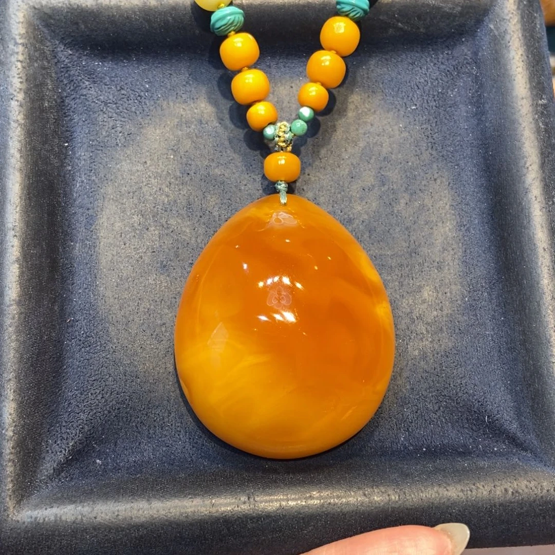 琥珀未镶嵌颈饰蜜蜡
