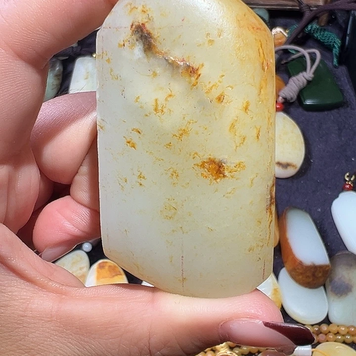 N***哥和田玉未镶嵌颈饰