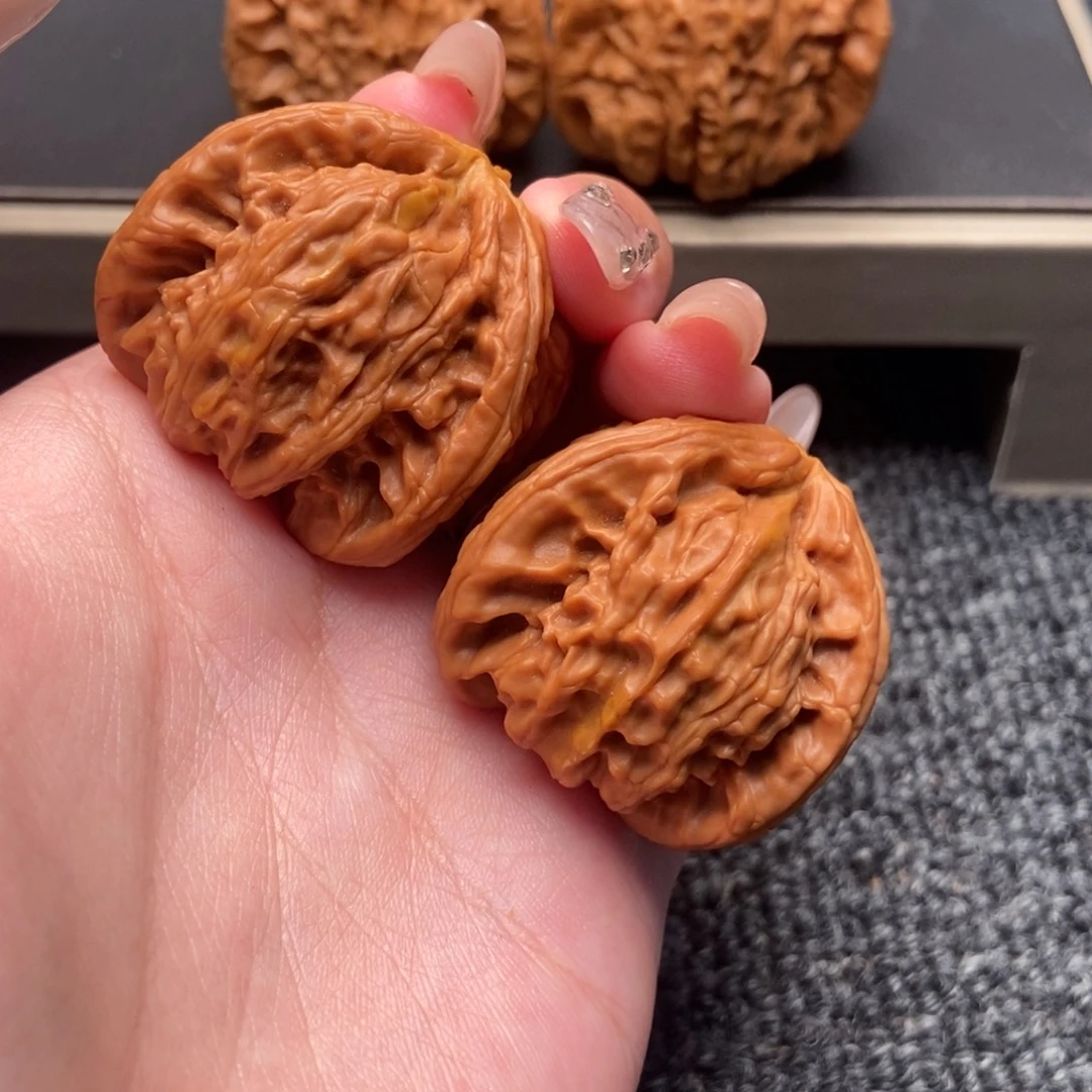 *****木质类白狮子正奔