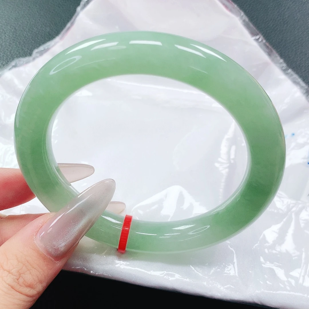 翡翠手镯未镶嵌57圈