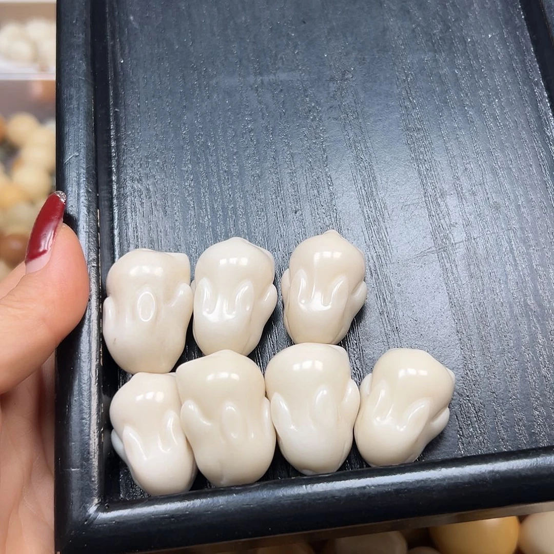 手串菩提根/象牙果微瑕白趴趴兔7颗有裂有眼