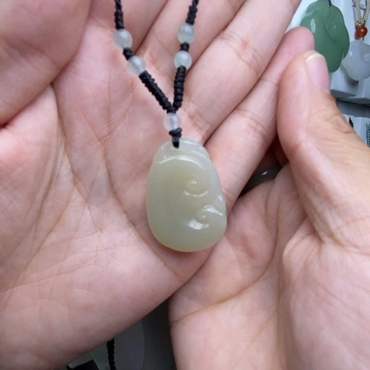 关***爱颈饰未镶嵌和田玉