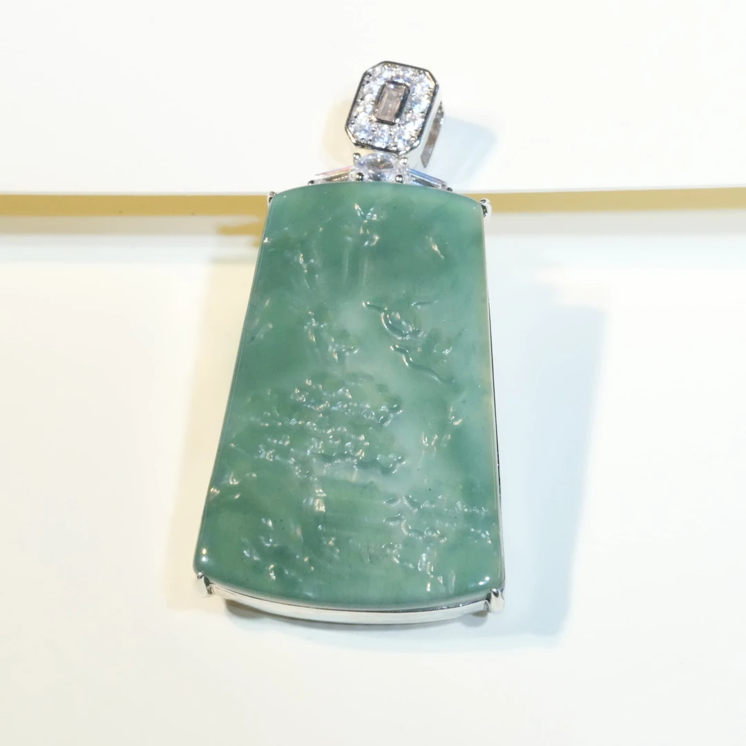 翡翠吊坠天然A货翡翠山水无事牌吊坠优雅轻奢多样性发货