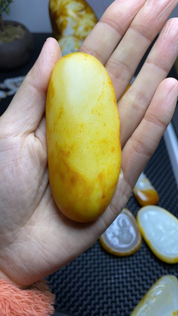 和田玉手把原石，