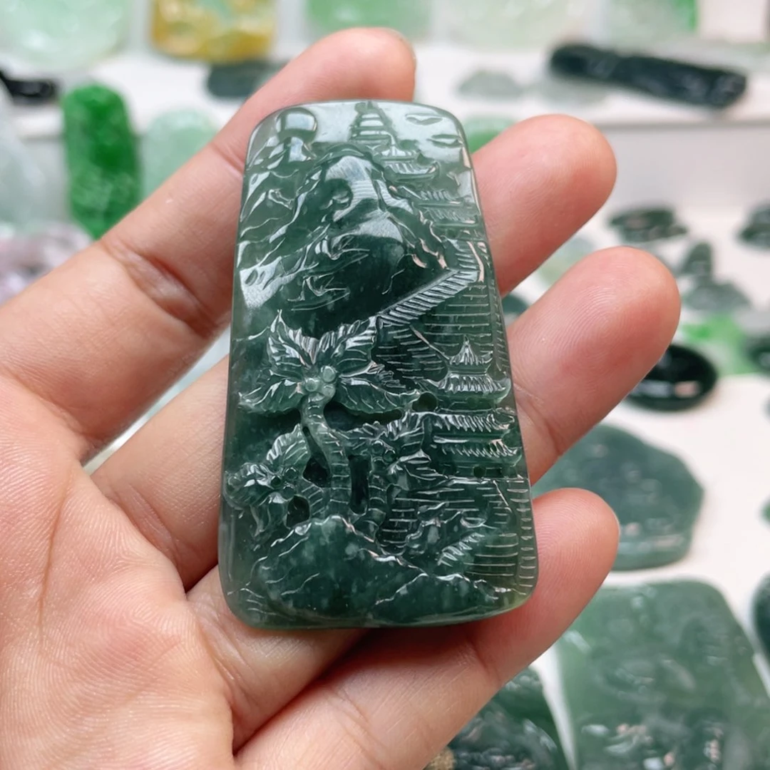 翡翠颈饰未镶嵌山水