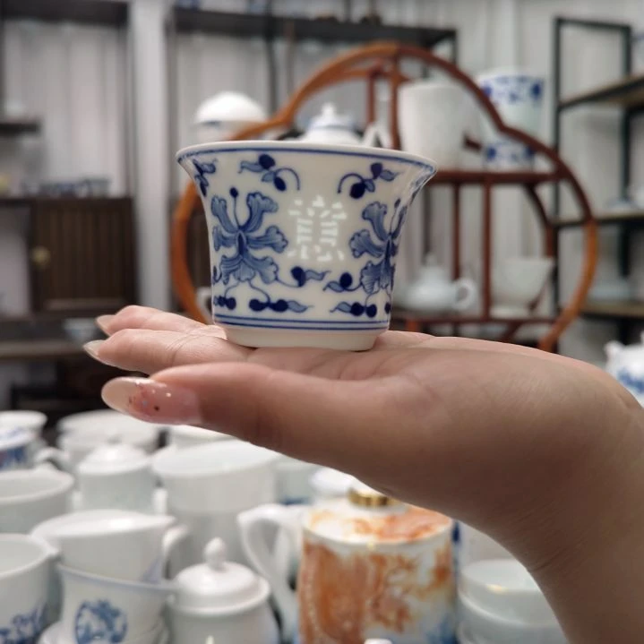 瓷手绘吉祥如意茶托一个